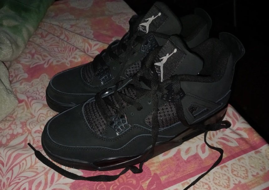 المولع الفخم ،الفحمي ،الحلو Air Jordan blackcat