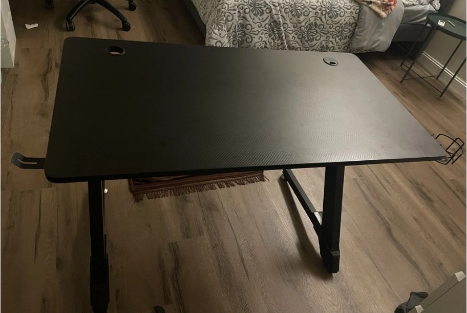 طاوله قيمنق نضيفه فايبر من شركة eureka