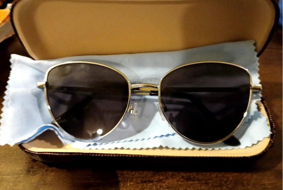 نظارة شمسية فاخرة جديدة كليًا مع جراب أنيق ومنديل — حماية 0 من الشمس