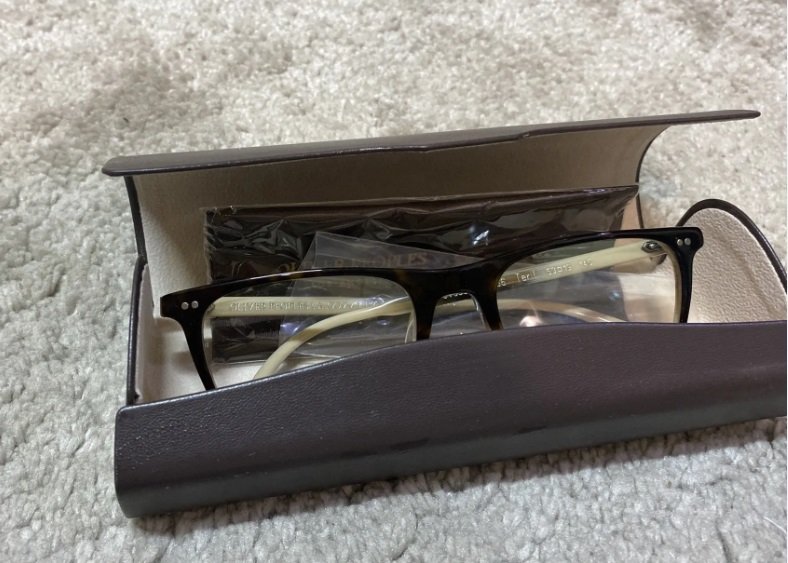 نظارة إيطالي طبيه ماركة وليفر بيولد