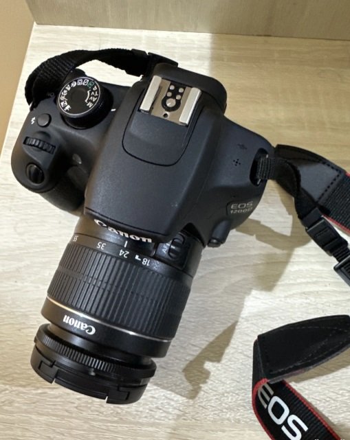 كاميرا كانون 1200D مع جميع ملحقاتها – نظيفة جداً
