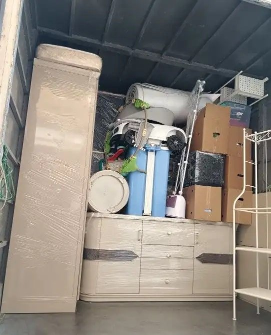 نقل وتخزين الأثاث والبضائع