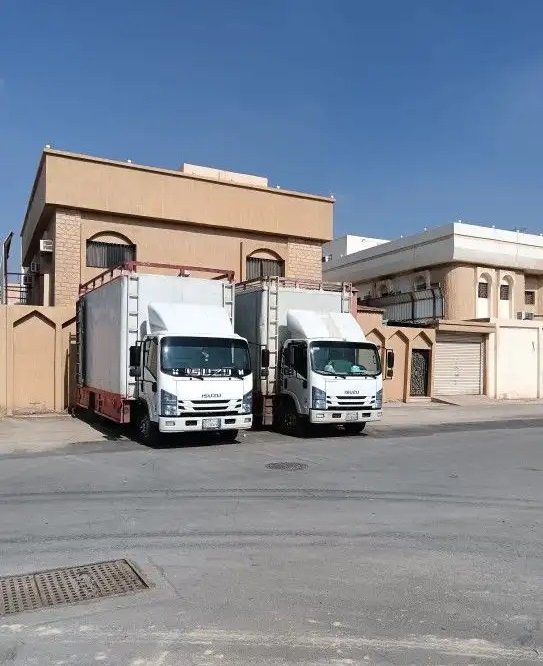 نقل وتخزين الأثاث والبضائع