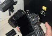 كاميرة نيكون Z5 مع عدسه24-70 F4 بطارية مع صندوق وشنطة