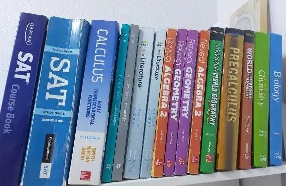 كتب مدرسية مستعملة و جديدة للبيع