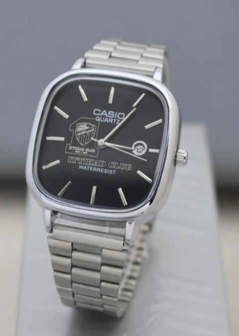 ساعة رجالية بتصميم شعار الاتحاد