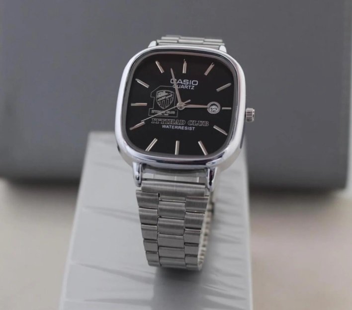 ساعة رجالية بتصميم شعار الاتحاد