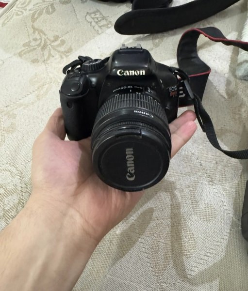 كاميرا كانون T2i مع جميع ملحقاتها من عدسة وشنطة وفلاش