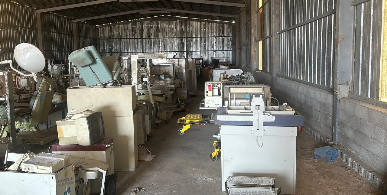 اجهزة طبية نظيفه وفيه شي منها جديد