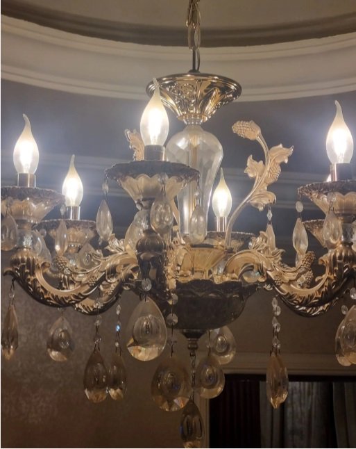 نجف كريستال جديد ذهبي كلاسيك عدد2 استخدام خفيف ولفتره قصيرة . لا يوجد بة اي عيب