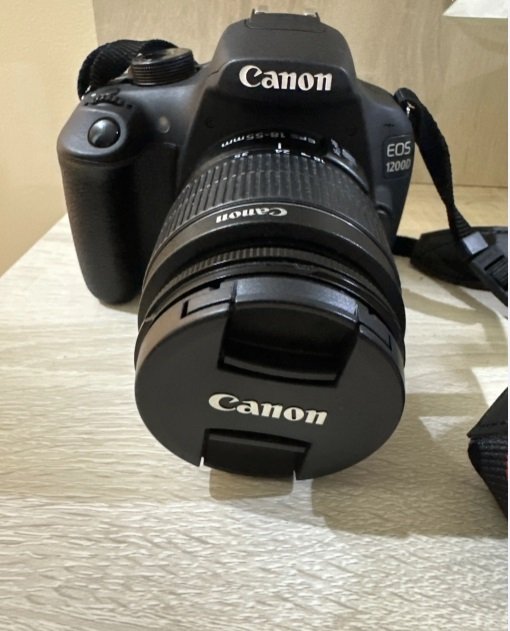 كاميرا كانون 1200D مع جميع ملحقاتها – نظيفة جداً