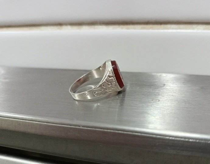 خاتم ذهب ابيض مخلوط الألماس مرصع حجر كريم من المرجان النادر