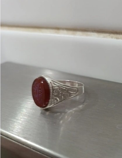 خاتم ذهب ابيض مخلوط الألماس مرصع حجر كريم من المرجان النادر