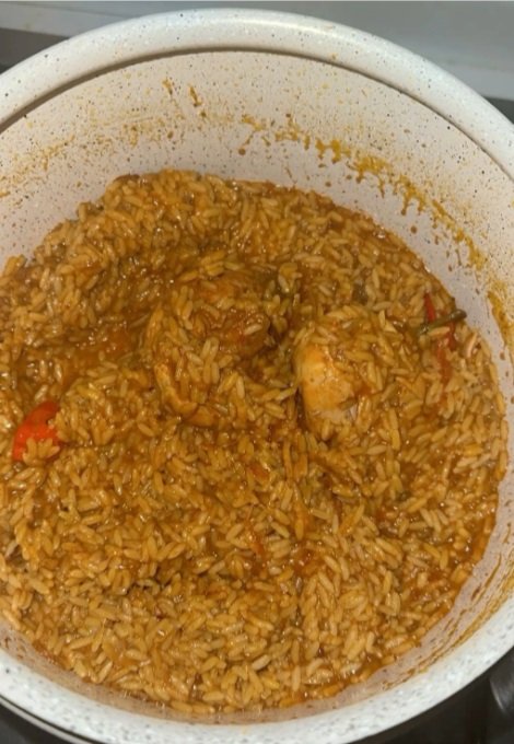 كبسه دجاج طبخ منزلي مع أطباق جانبيه