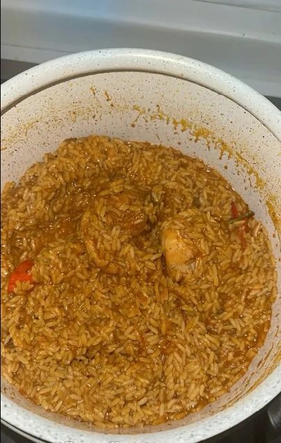 كبسه دجاج طبخ منزلي مع أطباق جانبيه