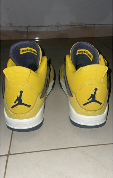 Air Jordan 4 Retro lighting – Brand New