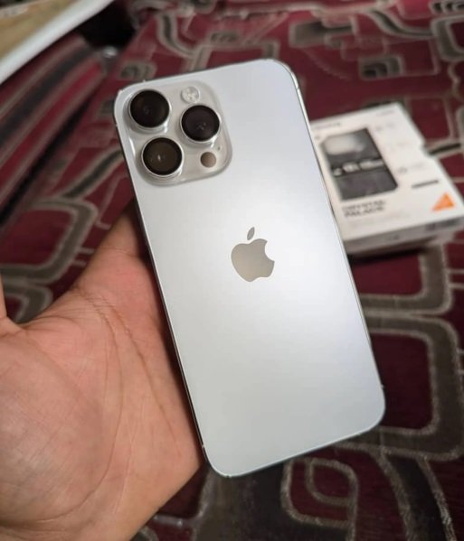 آيفون 14برو ماكس اللون الثلجي الهاتف للبيع السعر 1900ريال