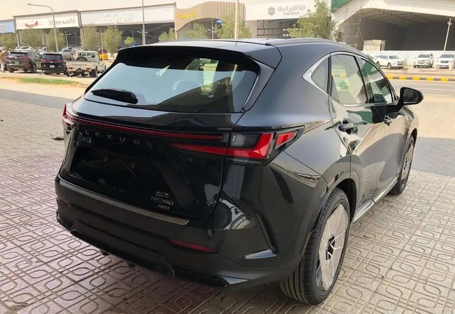 لكزس NX 350CC بنزين 2025 اسود.