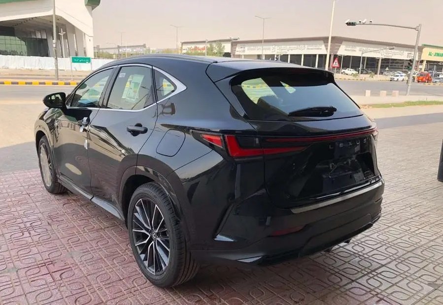 لكزس NX 350CC بنزين 2025 اسود.