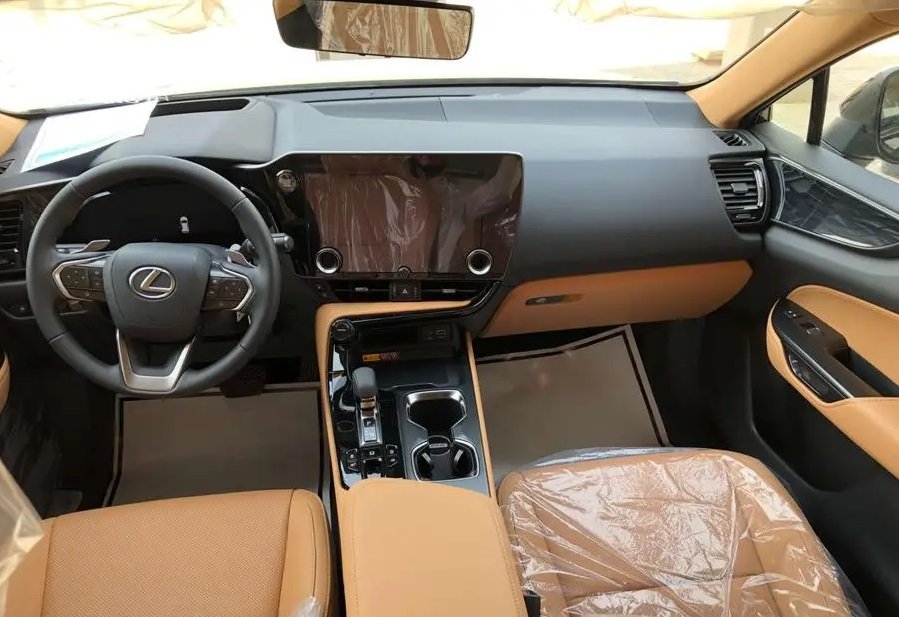 لكزس NX 350CC بنزين 2025 اسود.