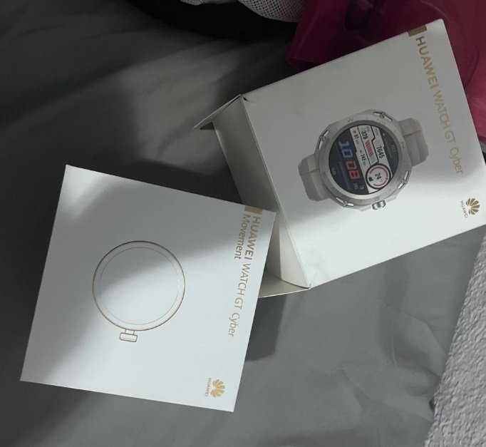 ساعة HUAWEI WATCH GT Cyber شبه جديدة – مع الكرتون والسوار الأصلي والشاحن استخدام نظيف