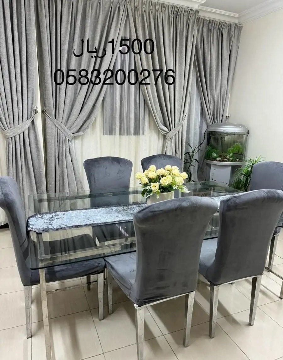 طاولة وكراسي