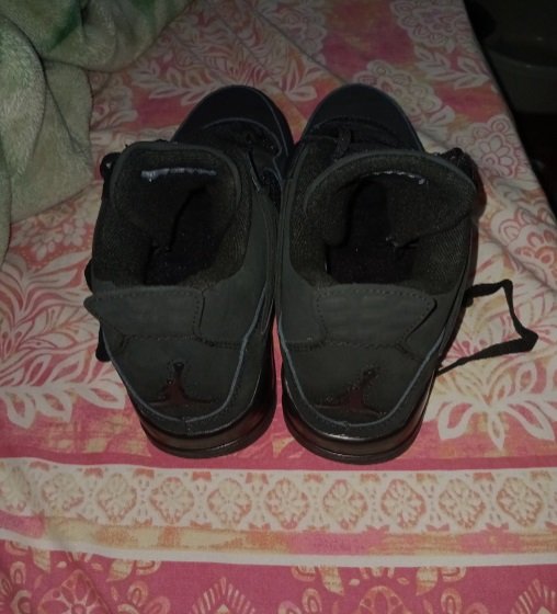 المولع الفخم ،الفحمي ،الحلو Air Jordan blackcat