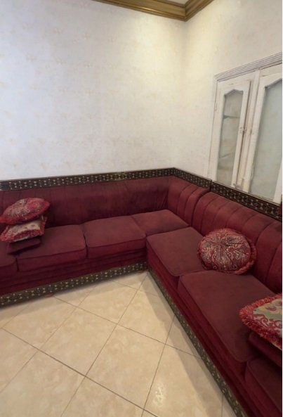 اثاث منزلي للبيع بحاله قابله للتجديد او التنجيد حسب الرغبه