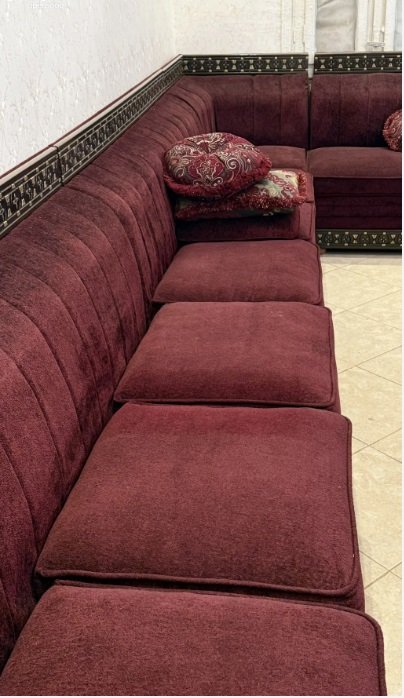 اثاث منزلي للبيع بحاله قابله للتجديد او التنجيد حسب الرغبه