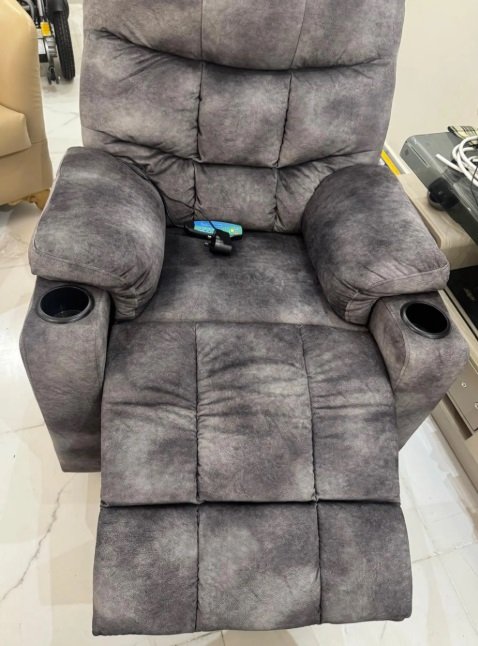 كرسي مساج لم يستخدم بنصف السعر ماركه