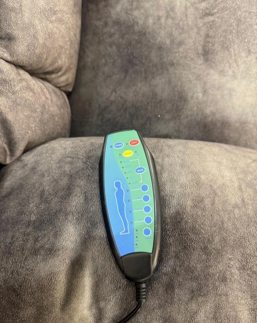 كرسي مساج لم يستخدم بنصف السعر ماركه