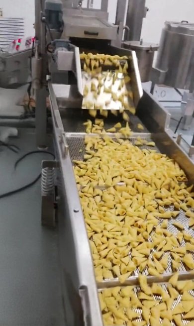 للبيع خط إنتاج شيبس باليت مع مكينه تعبئة وتغليف وزنية 14 كفه