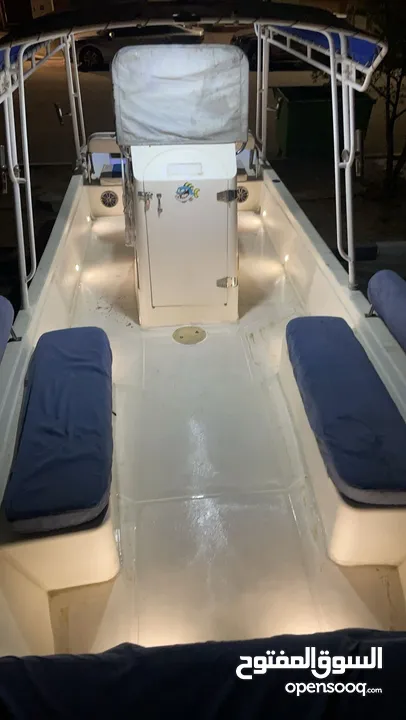 قارب للرحلات النزهه و صيد العوائل و الشباب