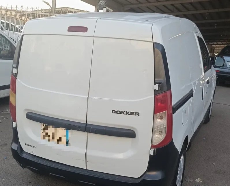 سياره رينو فان .مستعمله مفحوصه ومجدده وجاهزه لنقل ملكيه. السياره نظيفه جدا جدا ولا يوجد فيها اي خلل