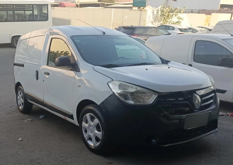 سياره رينو فان .مستعمله مفحوصه ومجدده وجاهزه لنقل ملكيه. السياره نظيفه جدا جدا ولا يوجد فيها اي خلل