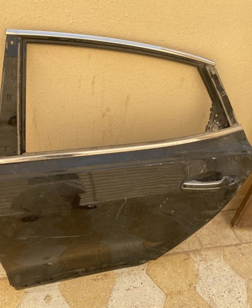 باب سيارة كيا كادينزا 2021