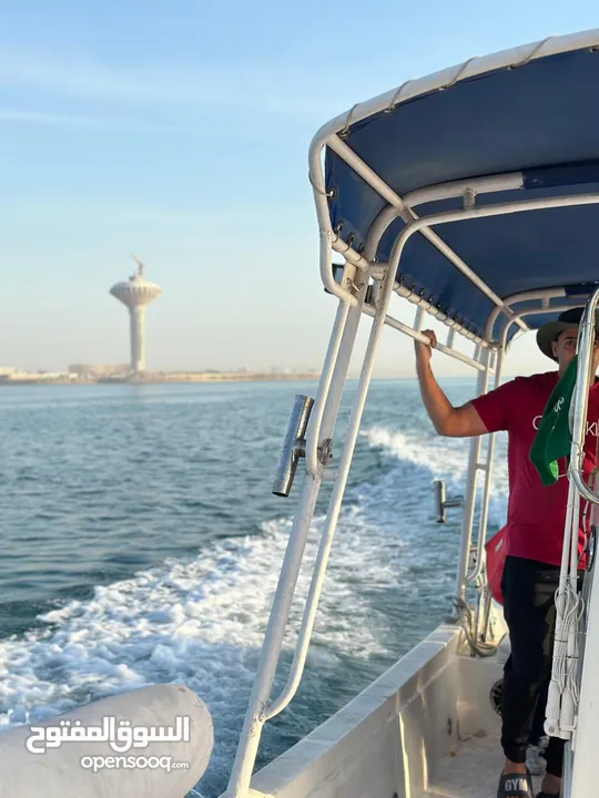 قارب للرحلات النزهه و صيد العوائل و الشباب