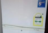 Used Daewoo refrigerator 317 liters capacity Exellent condition!