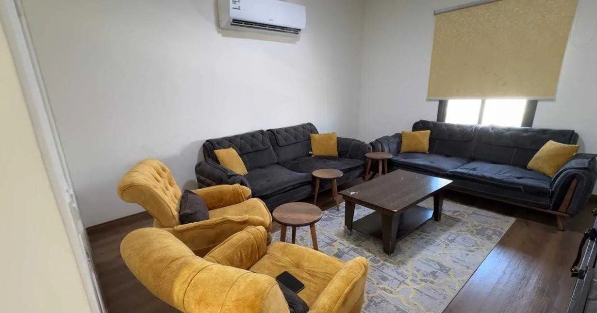 كنب تركي مع طاولة وسجاد