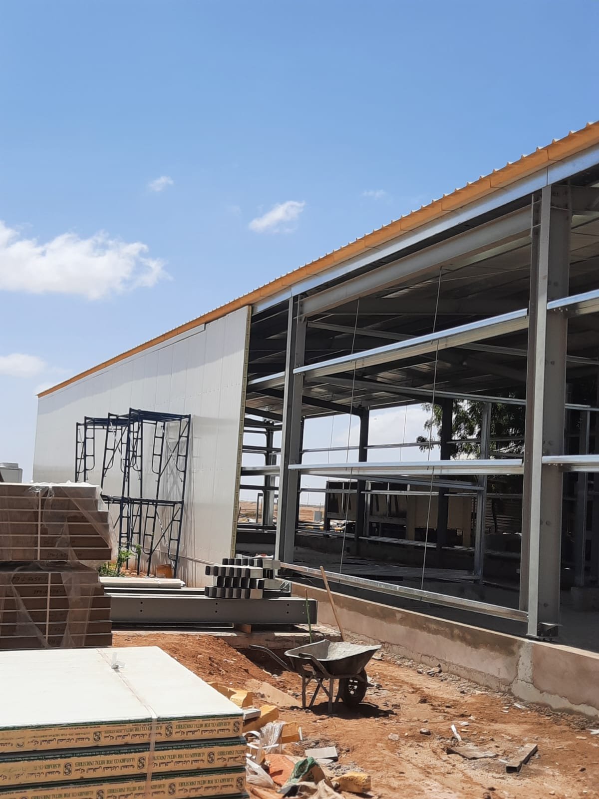 مقاول هناقر مستودعات مظلات شبوك توريد وتركيب