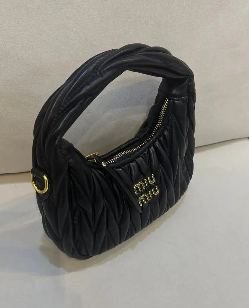 شنطة براند ميو ميو miu miu بدون ملحقات