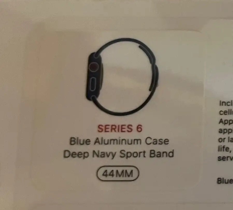 ساعة ابل الإصدار السادس ابل واتش ما انفكت من الكرتون