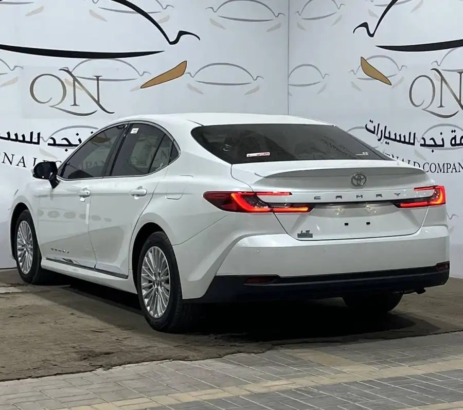 كامري Le بنزين موديل 2025 للكاش و الاقساط