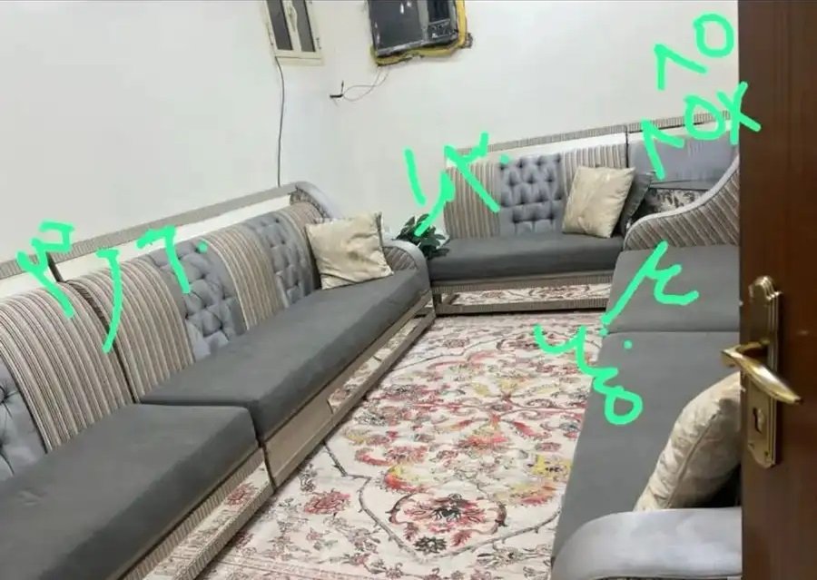 كنب نضيف جدا لا يوجد به عيوب سوا المرايه الموضحه يتسع 11شخص