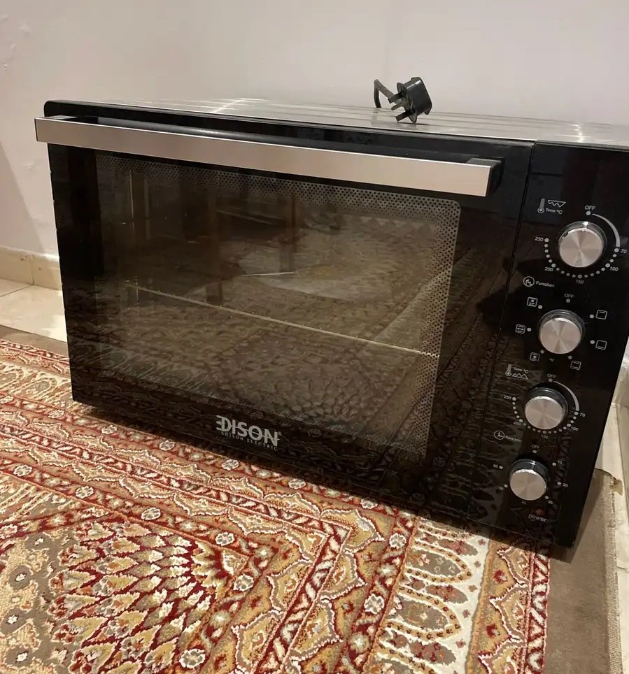 فرن كهربائي نظيف