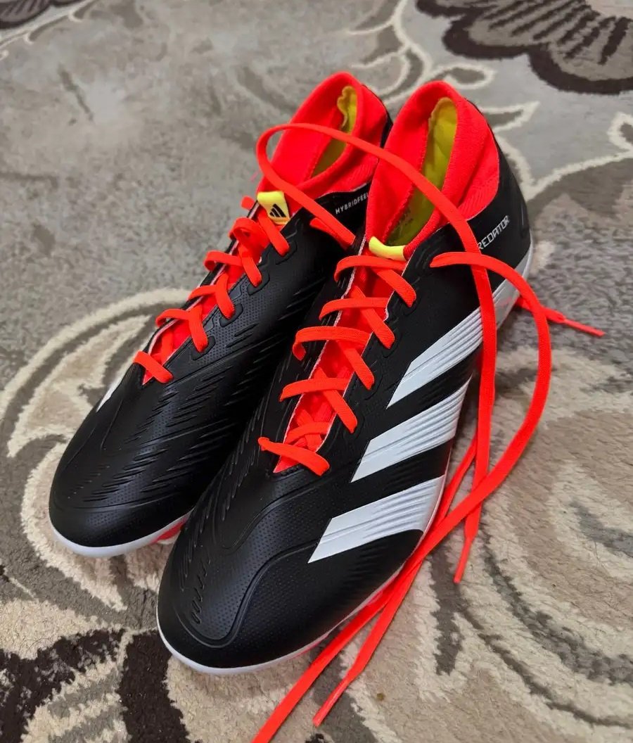 حذاء رياضه اديداس جديد من السويد