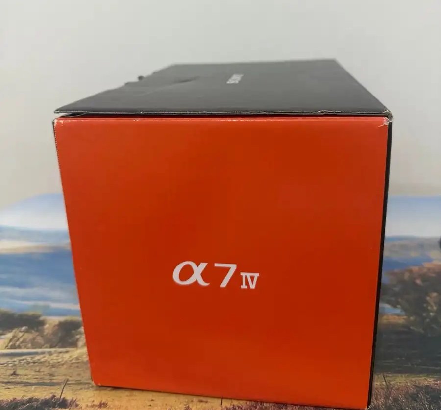 كاميرا سوني A7 IV جديدة لم تستخدم بكامل ملحقاتها