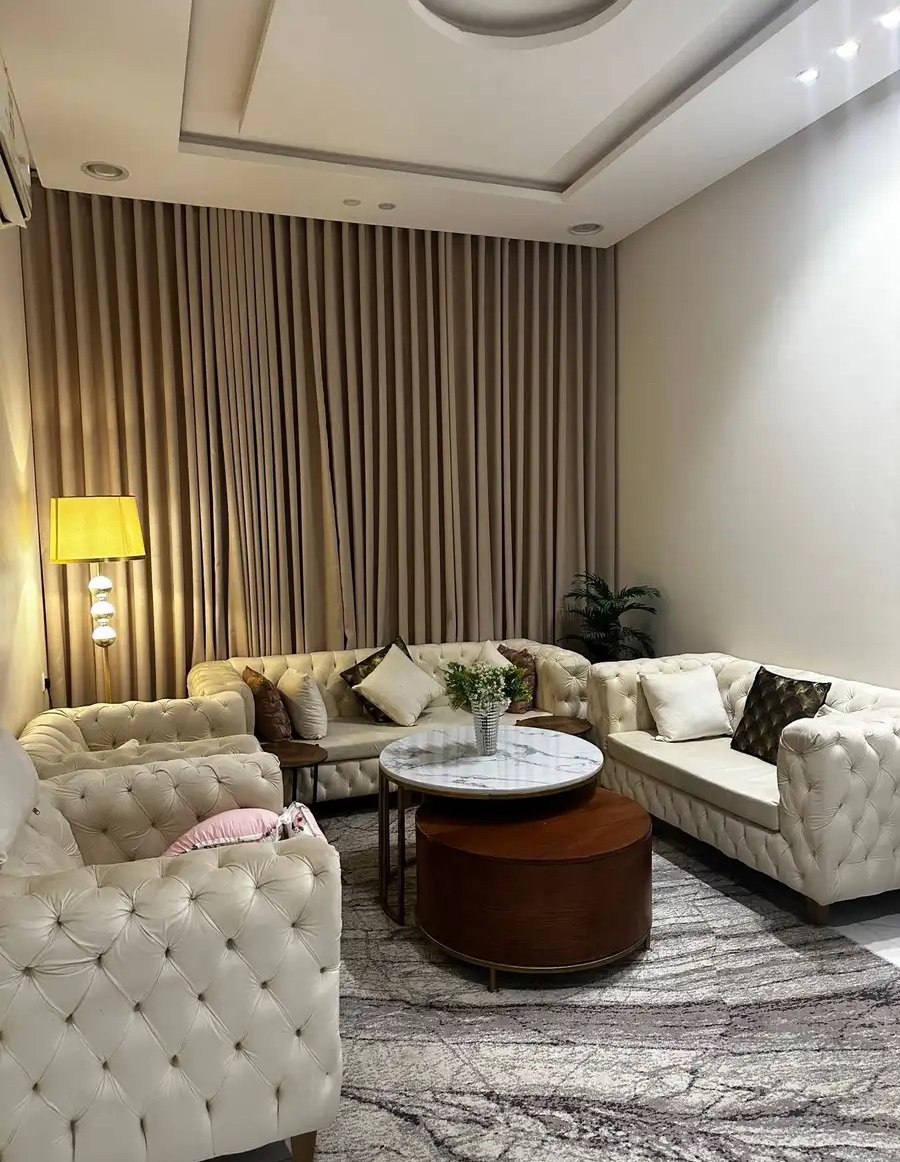 للبيع كنب مع الطاوله