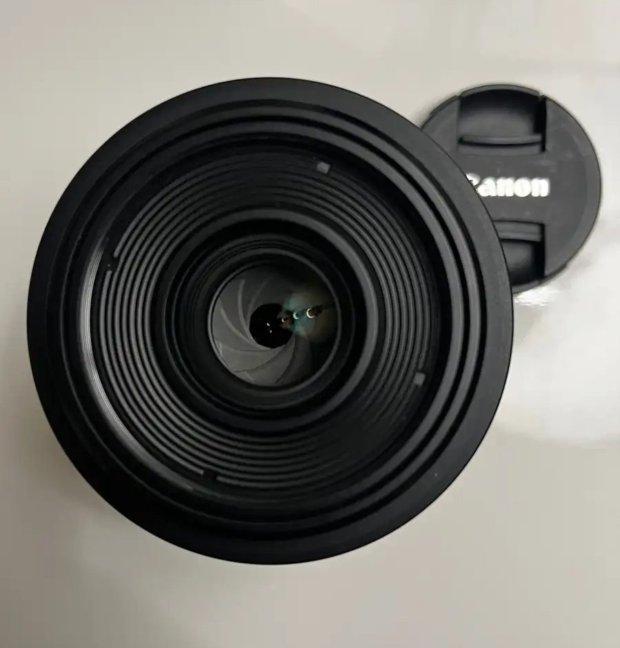 عدسة كانون ماكرو canon rf 35mm f1.8 macro
