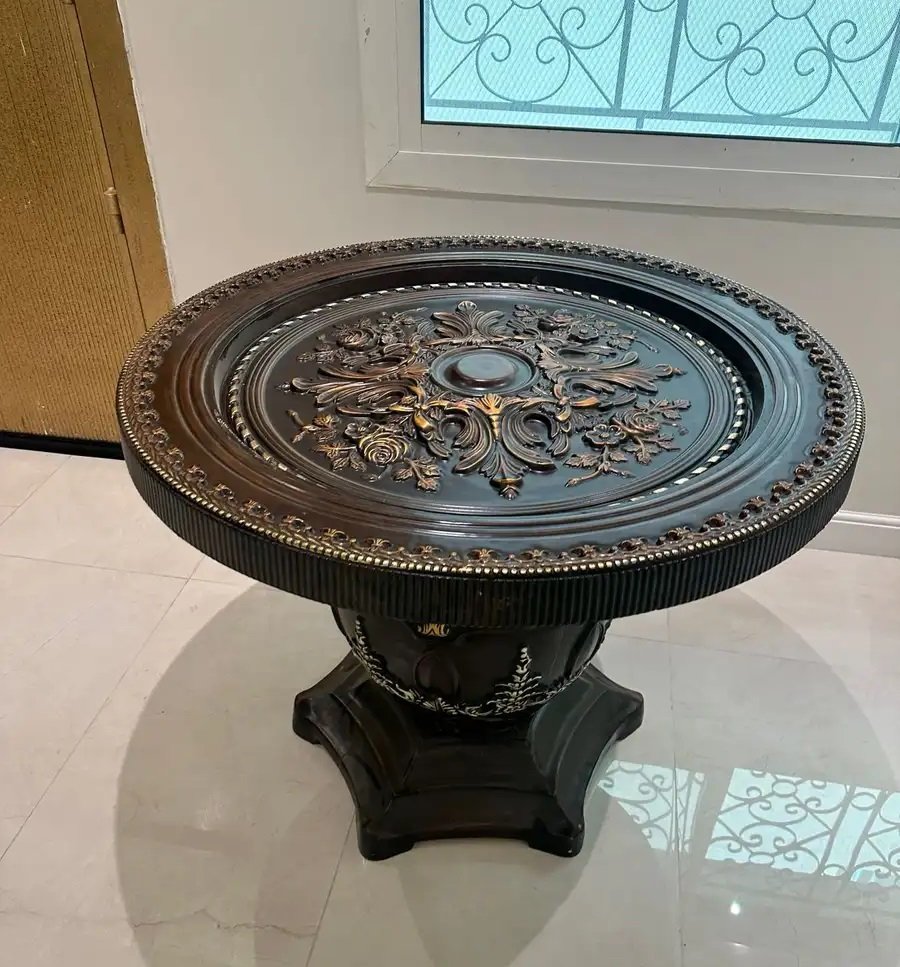 طاولة فخمة للبيع